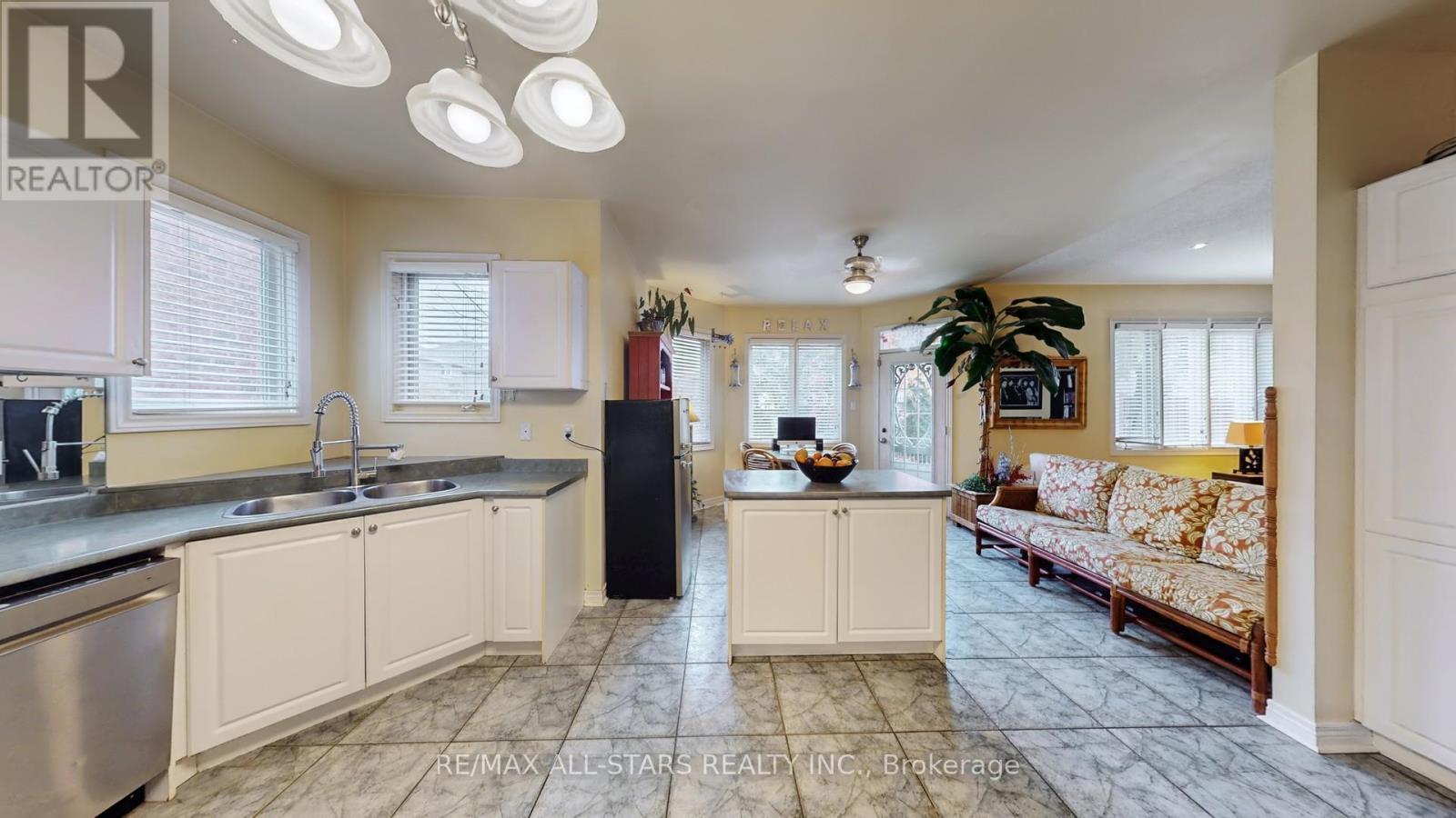 54 Bretton Circle, Markham, Ontario  L3S 3R1 - Photo 21 - N12586978