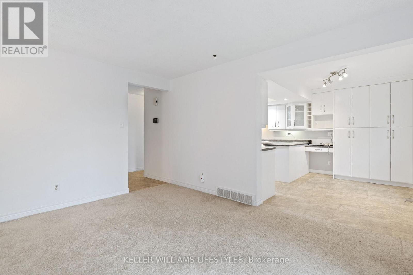 Photo 12 of 42 for 345 Everglade Crescent