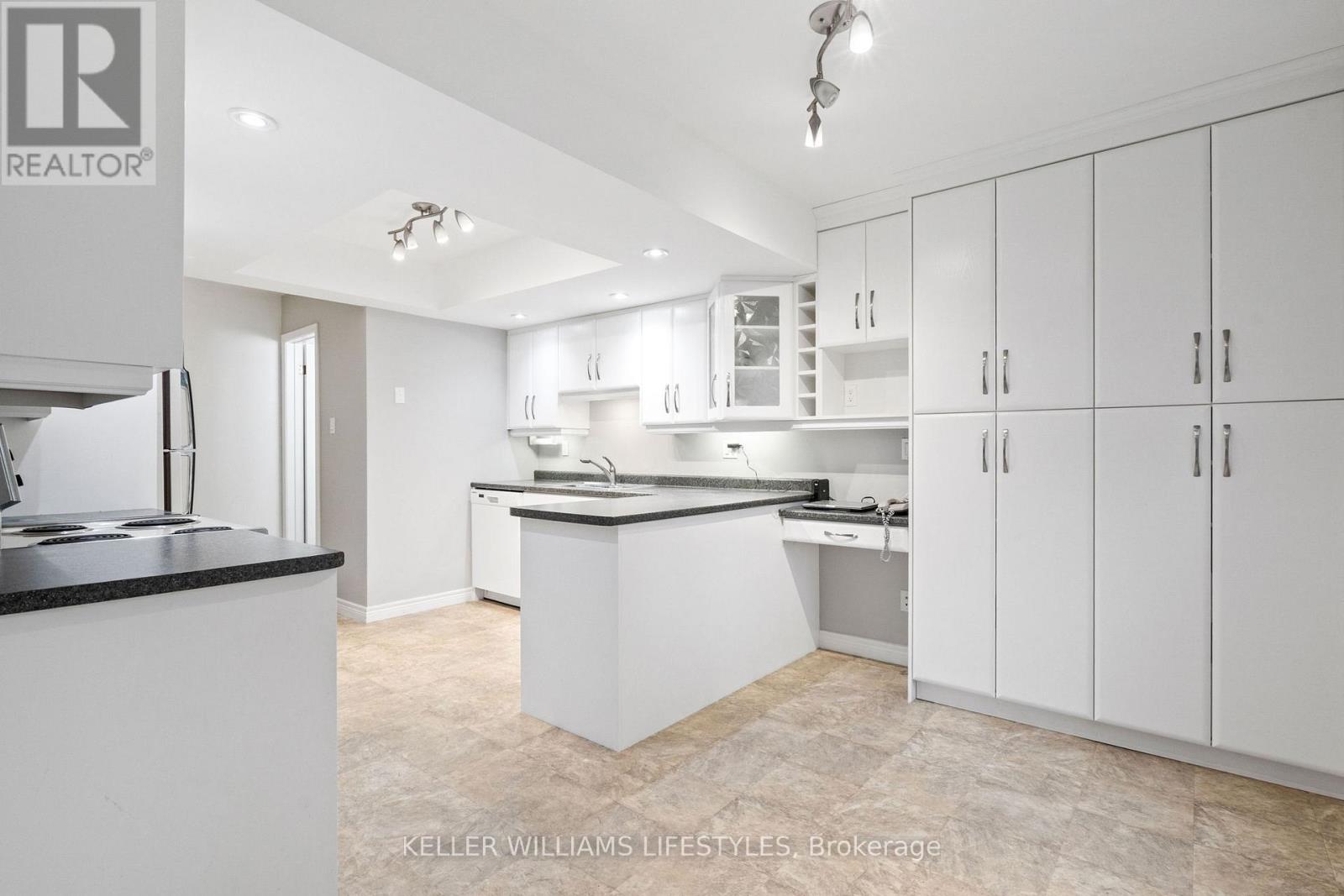 Photo 14 of 42 for 345 Everglade Crescent