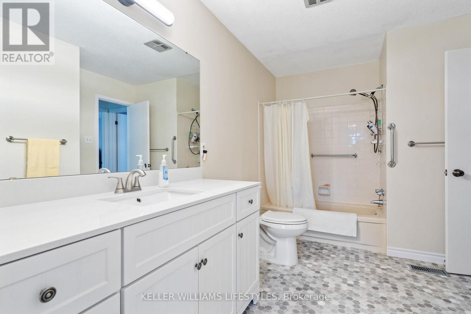 Photo 31 of 42 for 345 Everglade Crescent