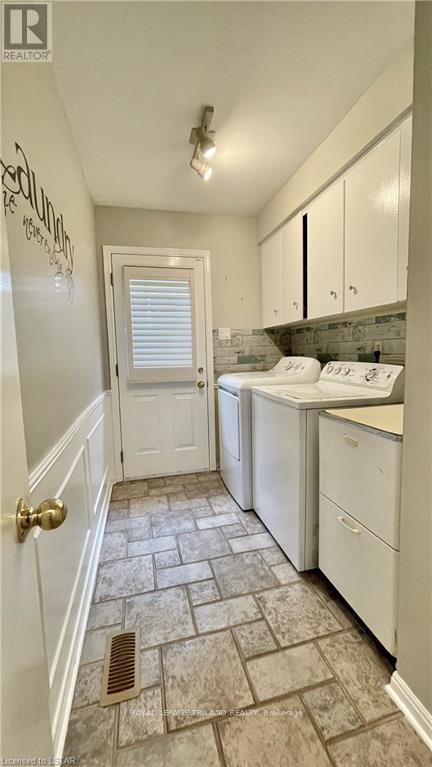 Main Level & Second Floor - 867 Viscount Road S, London South, Ontario  N6J 2C7 - Photo 15 - X12588564