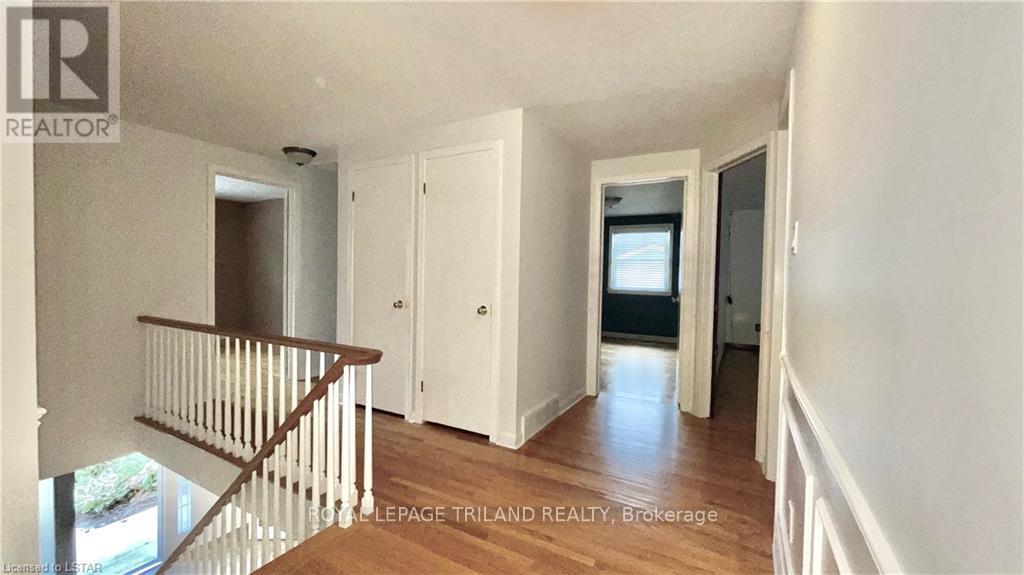 Main Level & Second Floor - 867 Viscount Road S, London South, Ontario  N6J 2C7 - Photo 19 - X12588564