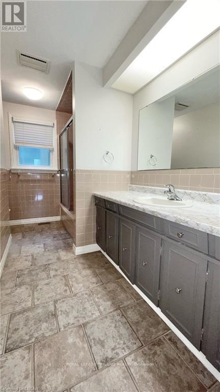 Main Level & Second Floor - 867 Viscount Road S, London South, Ontario  N6J 2C7 - Photo 20 - X12588564