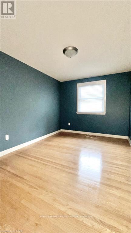 Main Level & Second Floor - 867 Viscount Road S, London South, Ontario  N6J 2C7 - Photo 22 - X12588564