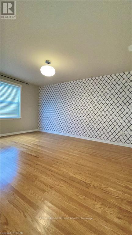 Main Level & Second Floor - 867 Viscount Road S, London South, Ontario  N6J 2C7 - Photo 23 - X12588564