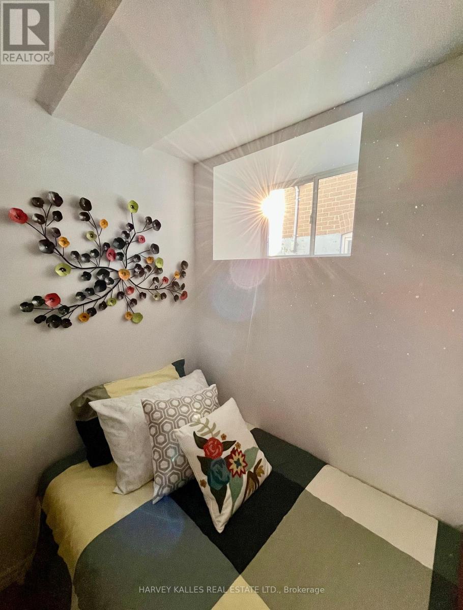 Lower - 26 Leyton Avenue, Toronto, Ontario M1L 3T4 - Photo 13 - E12588566