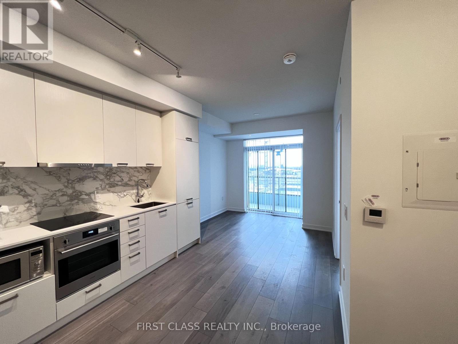 610 - 10 Honeycrisp Crescent, Vaughan, Ontario  L4K 5Z8 - Photo 12 - N12588546