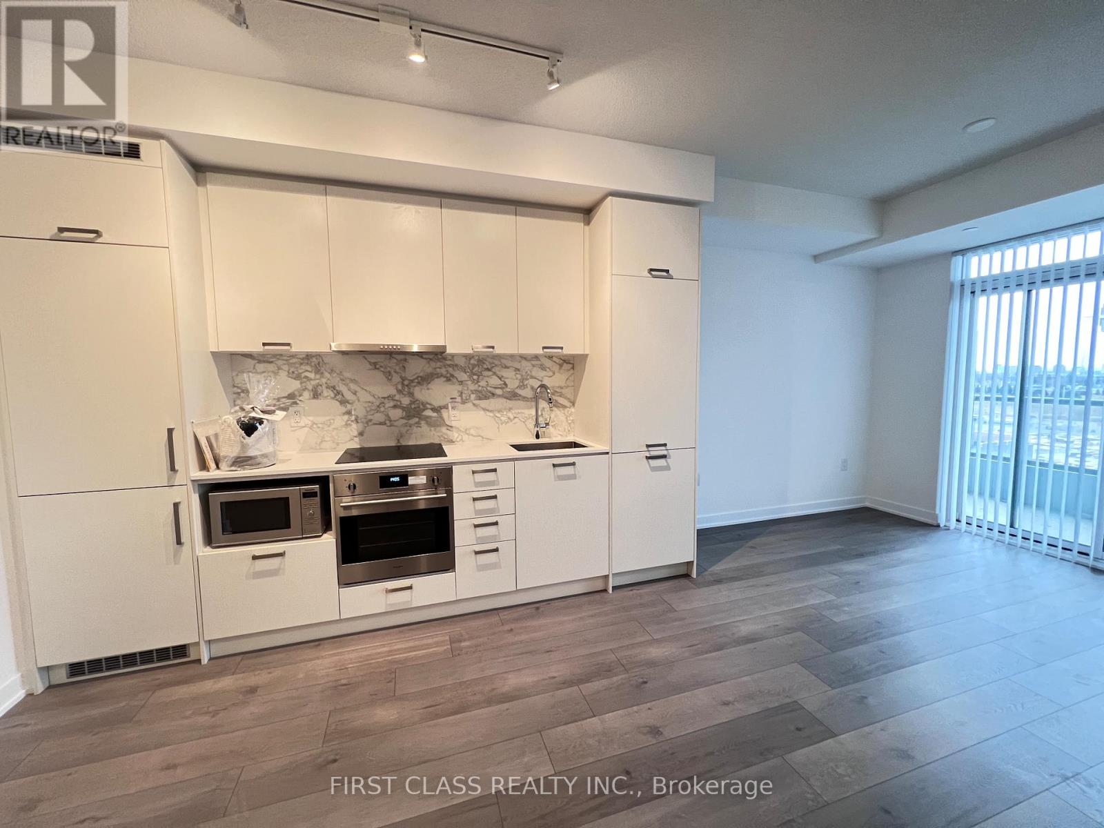 610 - 10 Honeycrisp Crescent, Vaughan, Ontario  L4K 5Z8 - Photo 14 - N12588546