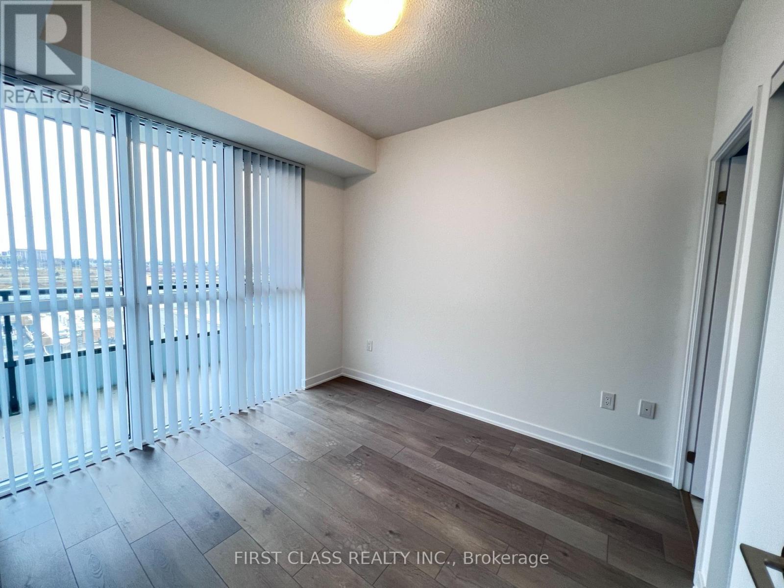 610 - 10 Honeycrisp Crescent, Vaughan, Ontario  L4K 5Z8 - Photo 16 - N12588546