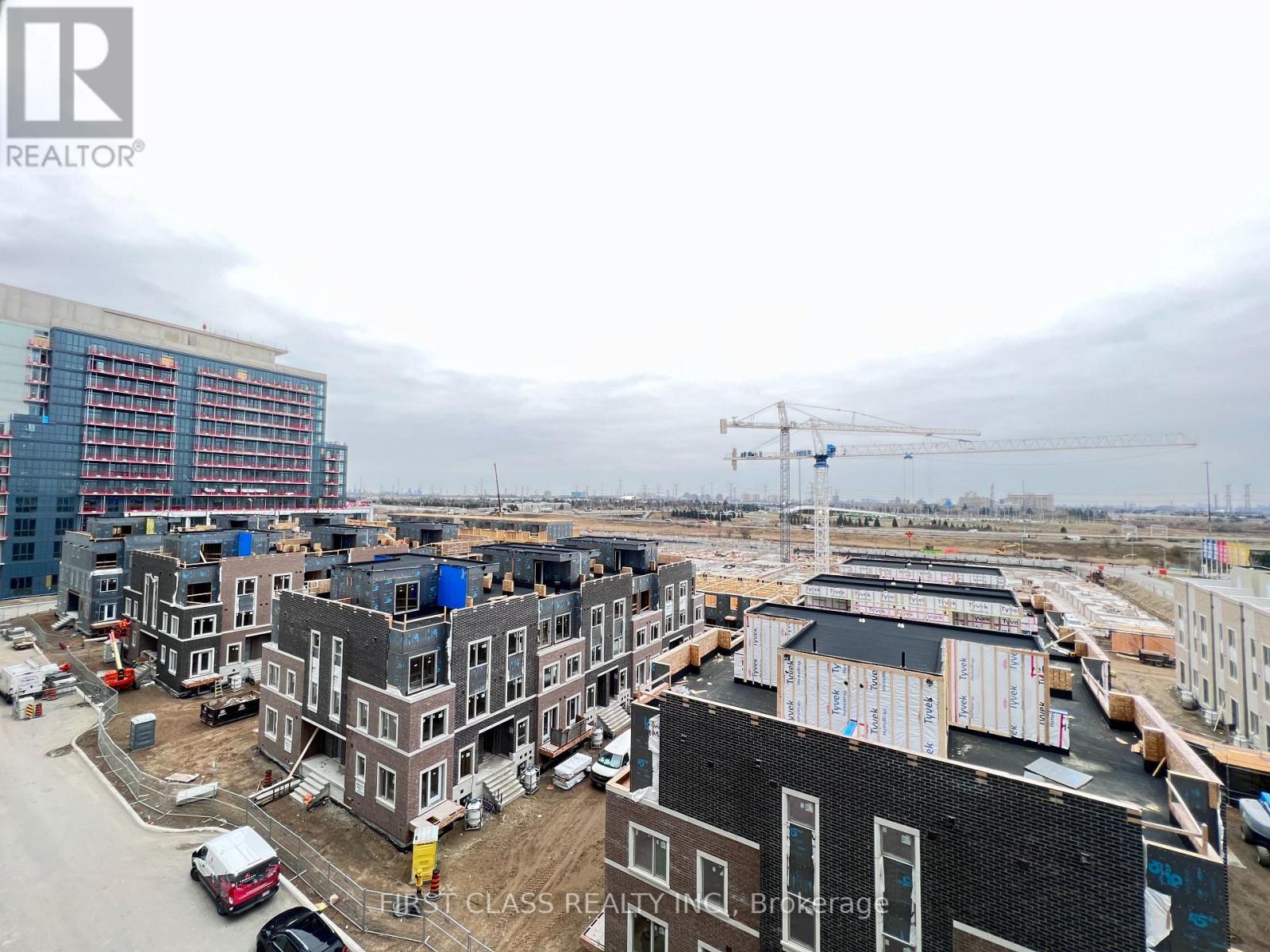 610 - 10 Honeycrisp Crescent, Vaughan, Ontario  L4K 5Z8 - Photo 3 - N12588546