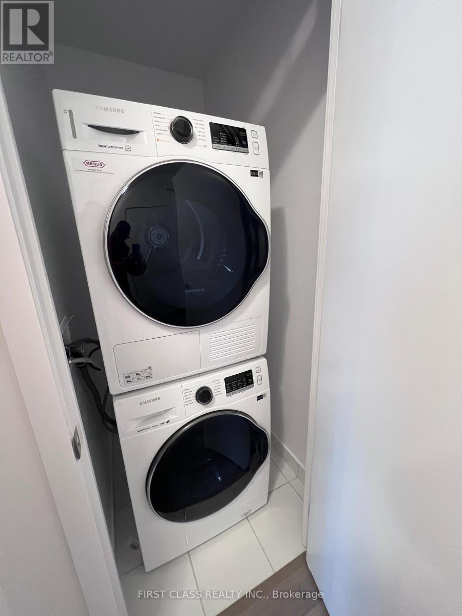 610 - 10 Honeycrisp Crescent, Vaughan, Ontario  L4K 5Z8 - Photo 5 - N12588546