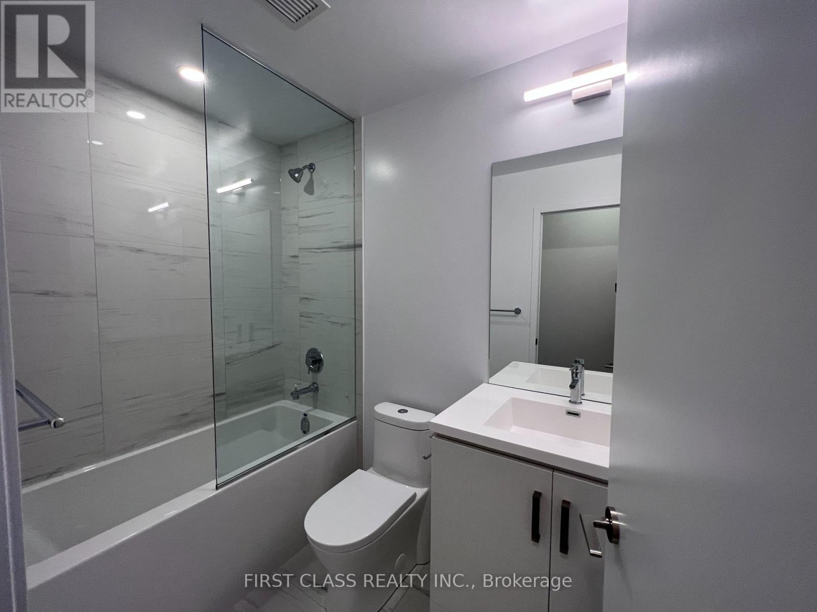 610 - 10 Honeycrisp Crescent, Vaughan, Ontario  L4K 5Z8 - Photo 6 - N12588546