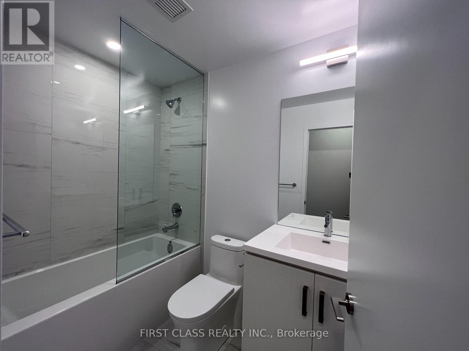 610 - 10 Honeycrisp Crescent, Vaughan, Ontario  L4K 5Z8 - Photo 7 - N12588546