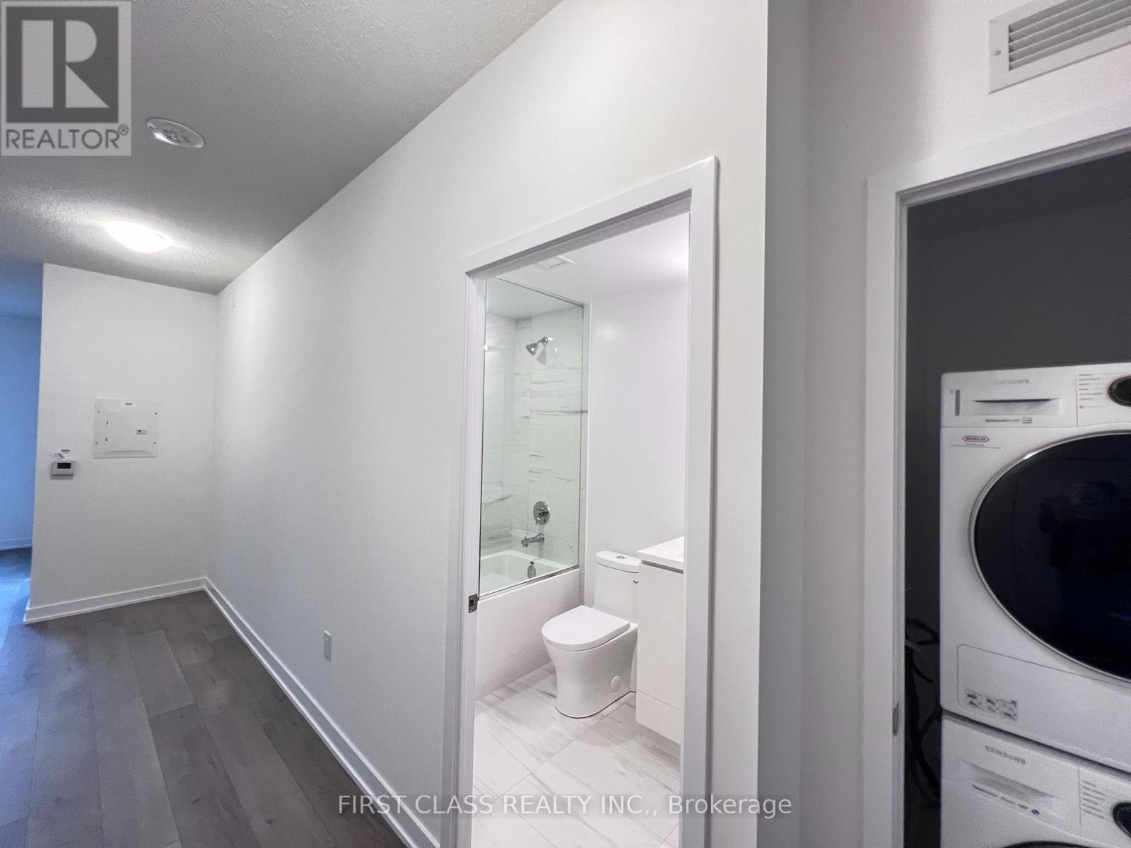 610 - 10 Honeycrisp Crescent, Vaughan, Ontario  L4K 5Z8 - Photo 8 - N12588546