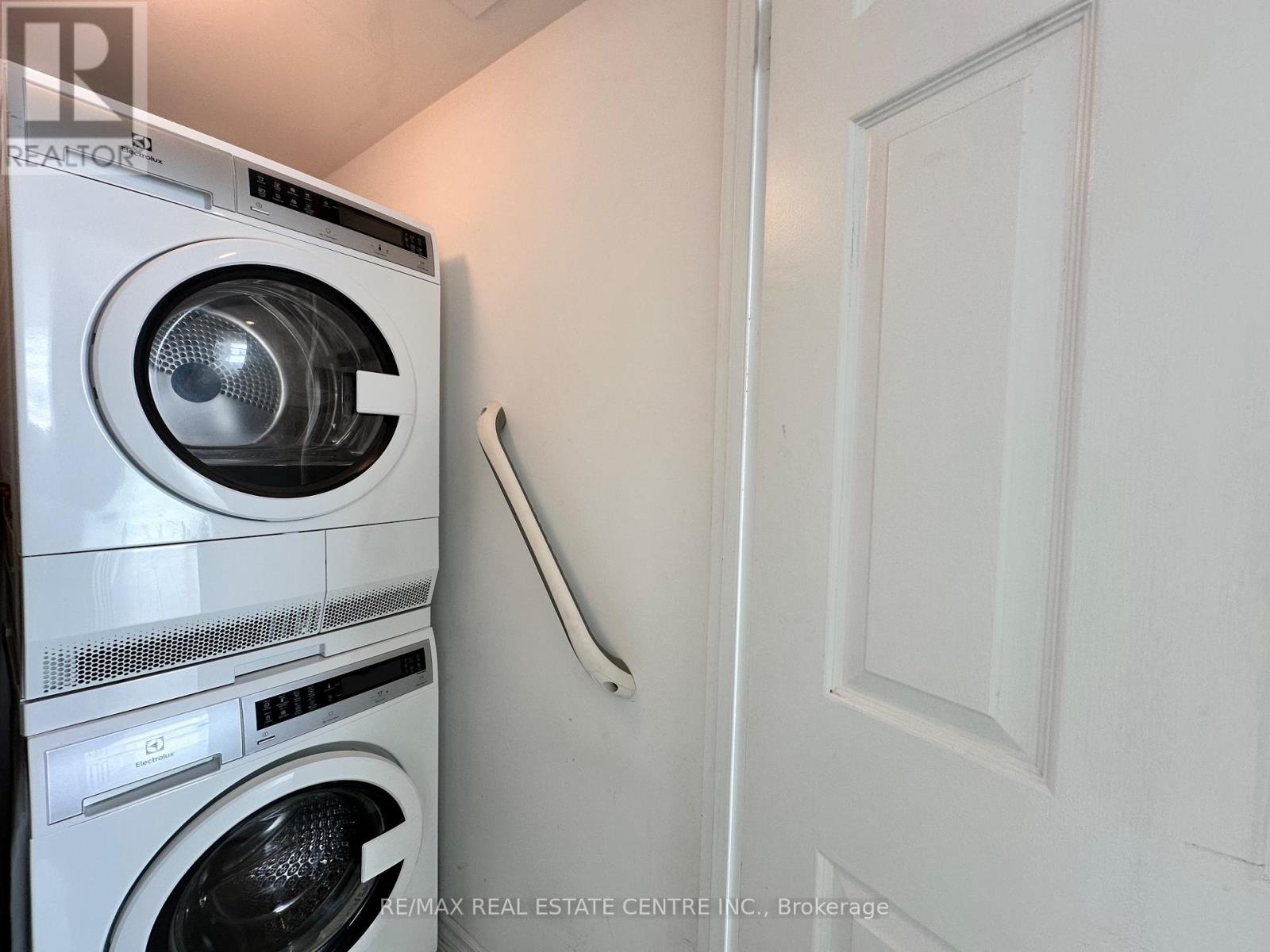 302 - 1360 Rathburn Road E, Mississauga, Ontario  L4W 4H4 - Photo 10 - W12588588