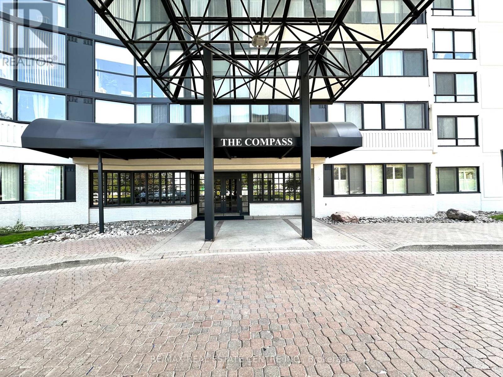 302 - 1360 Rathburn Road E, Mississauga, Ontario  L4W 4H4 - Photo 2 - W12588588