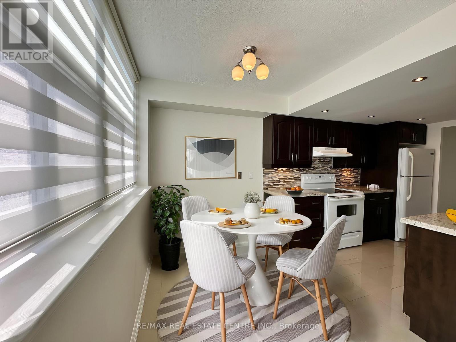 302 - 1360 Rathburn Road E, Mississauga, Ontario  L4W 4H4 - Photo 7 - W12588588