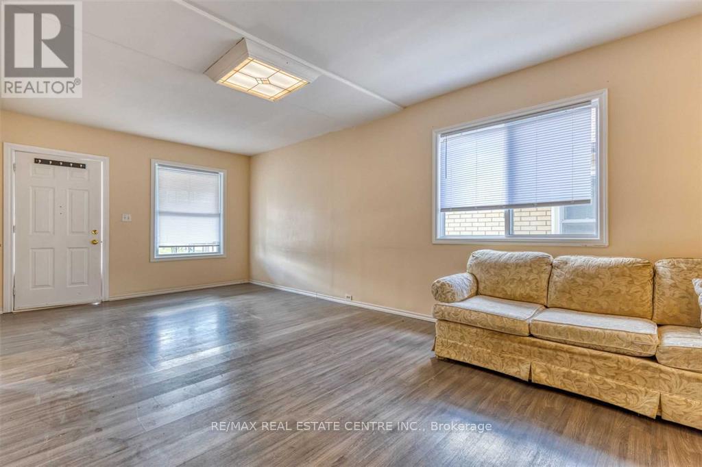 5145 Kitchener Street, Niagara Falls, Ontario  L2G 1B1 - Photo 4 - X12588548