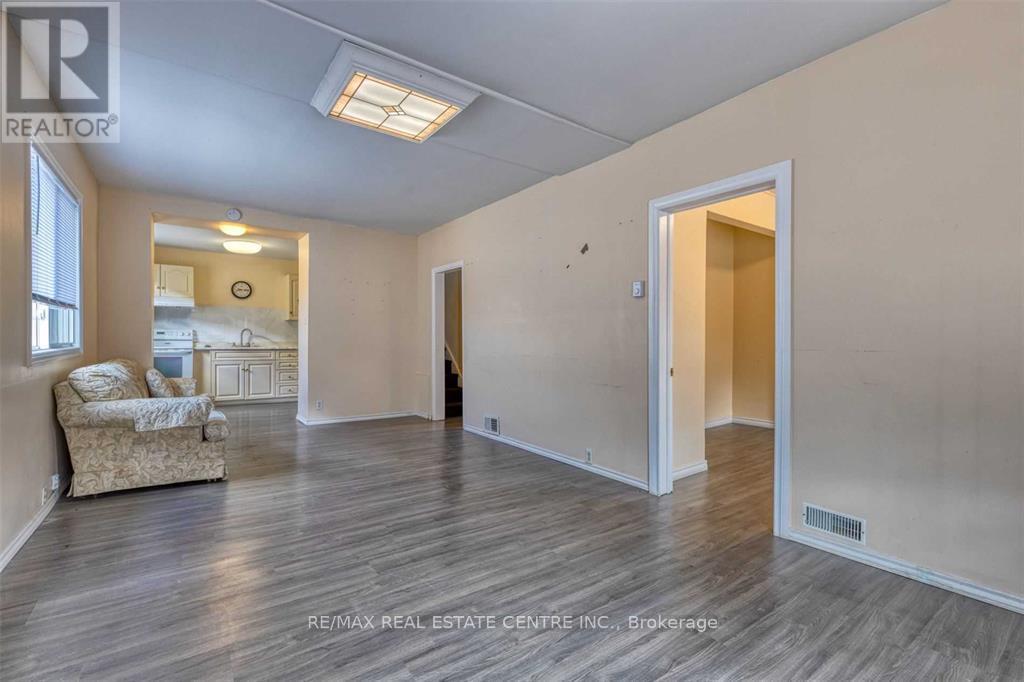 5145 Kitchener Street, Niagara Falls, Ontario  L2G 1B1 - Photo 5 - X12588548