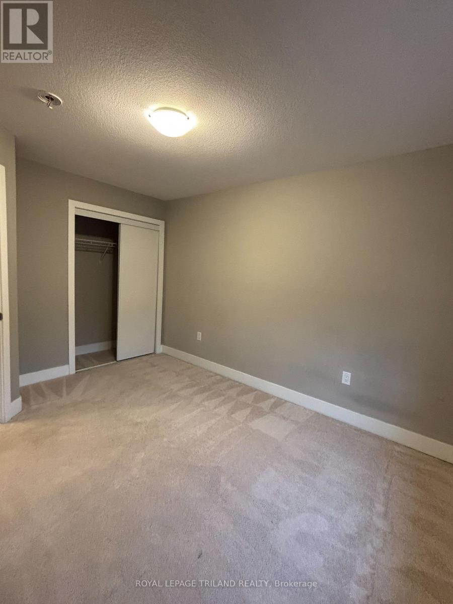 40 - 1960 Dalmagarry Road, London North, Ontario  N6G 0T8 - Photo 21 - X12461824