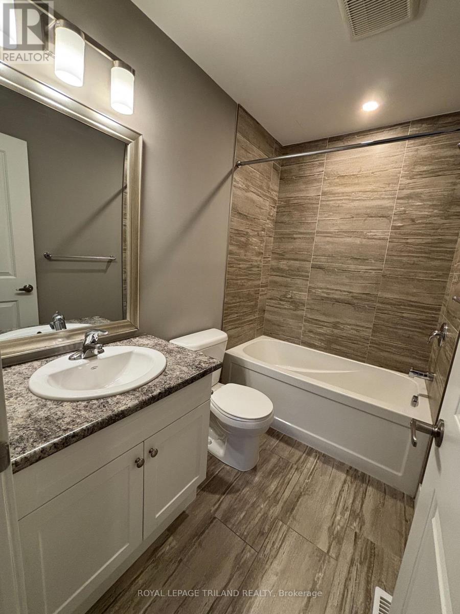 40 - 1960 Dalmagarry Road, London North, Ontario  N6G 0T8 - Photo 16 - X12461824