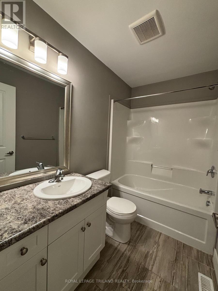 40 - 1960 Dalmagarry Road, London North, Ontario  N6G 0T8 - Photo 24 - X12461824