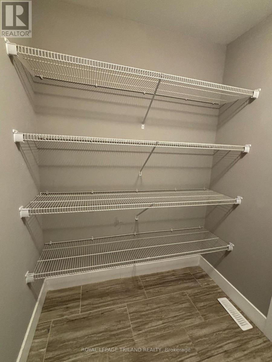 40 - 1960 Dalmagarry Road, London North, Ontario  N6G 0T8 - Photo 27 - X12461824