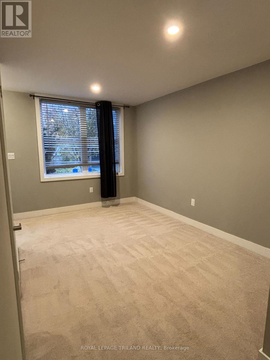 40 - 1960 Dalmagarry Road, London North, Ontario  N6G 0T8 - Photo 4 - X12461824