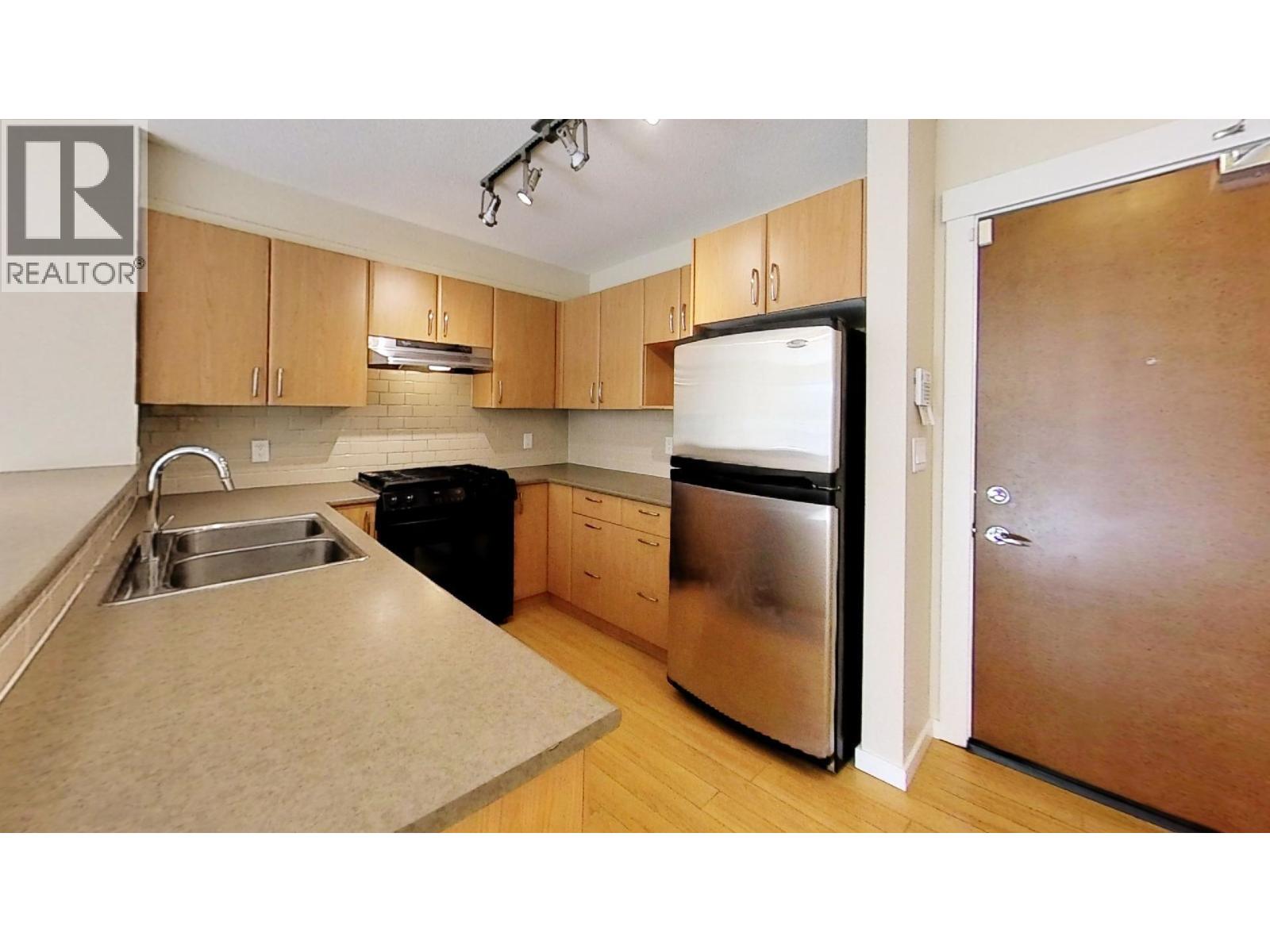 4783 Dawson Street, Burnaby, British Columbia V5C 0A8 - Photo 1 - R3071047