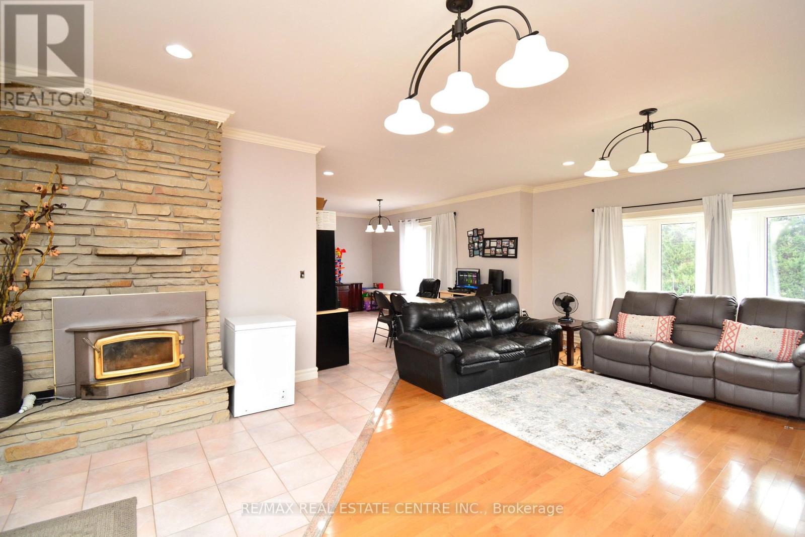 20 Crescent Hill Drive N, Brampton, Ontario  L6S 1C7 - Photo 13 - W12588524