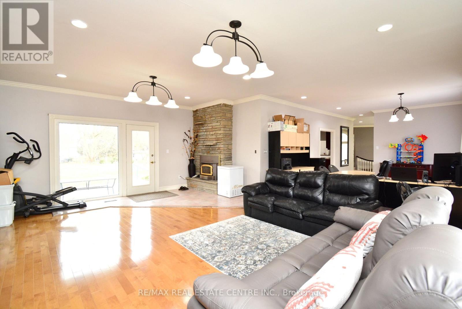 20 Crescent Hill Drive N, Brampton, Ontario  L6S 1C7 - Photo 12 - W12588524