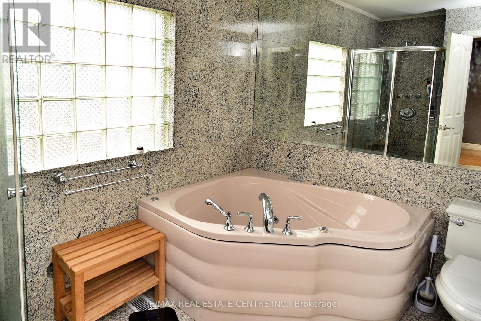 20 Crescent Hill Drive N, Brampton, Ontario  L6S 1C7 - Photo 17 - W12588524