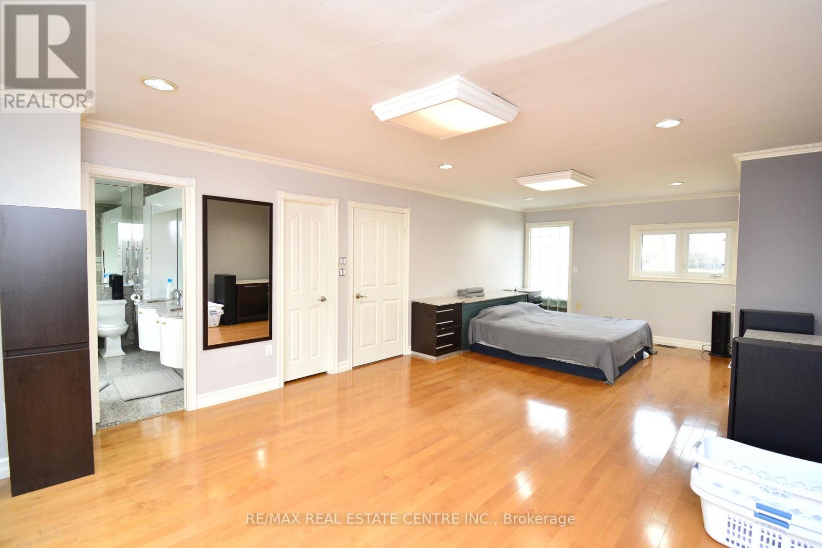 20 Crescent Hill Drive N, Brampton, Ontario  L6S 1C7 - Photo 16 - W12588524