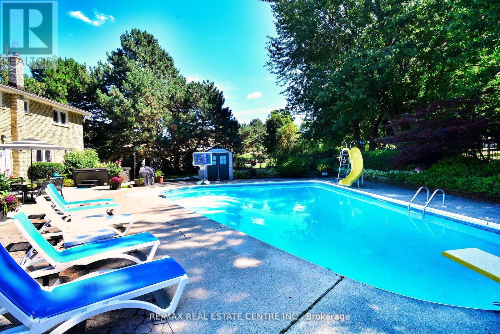 17 Crescent Hill Drive S, Brampton, Ontario  L6S 2P4 - Photo 6 - W12383827