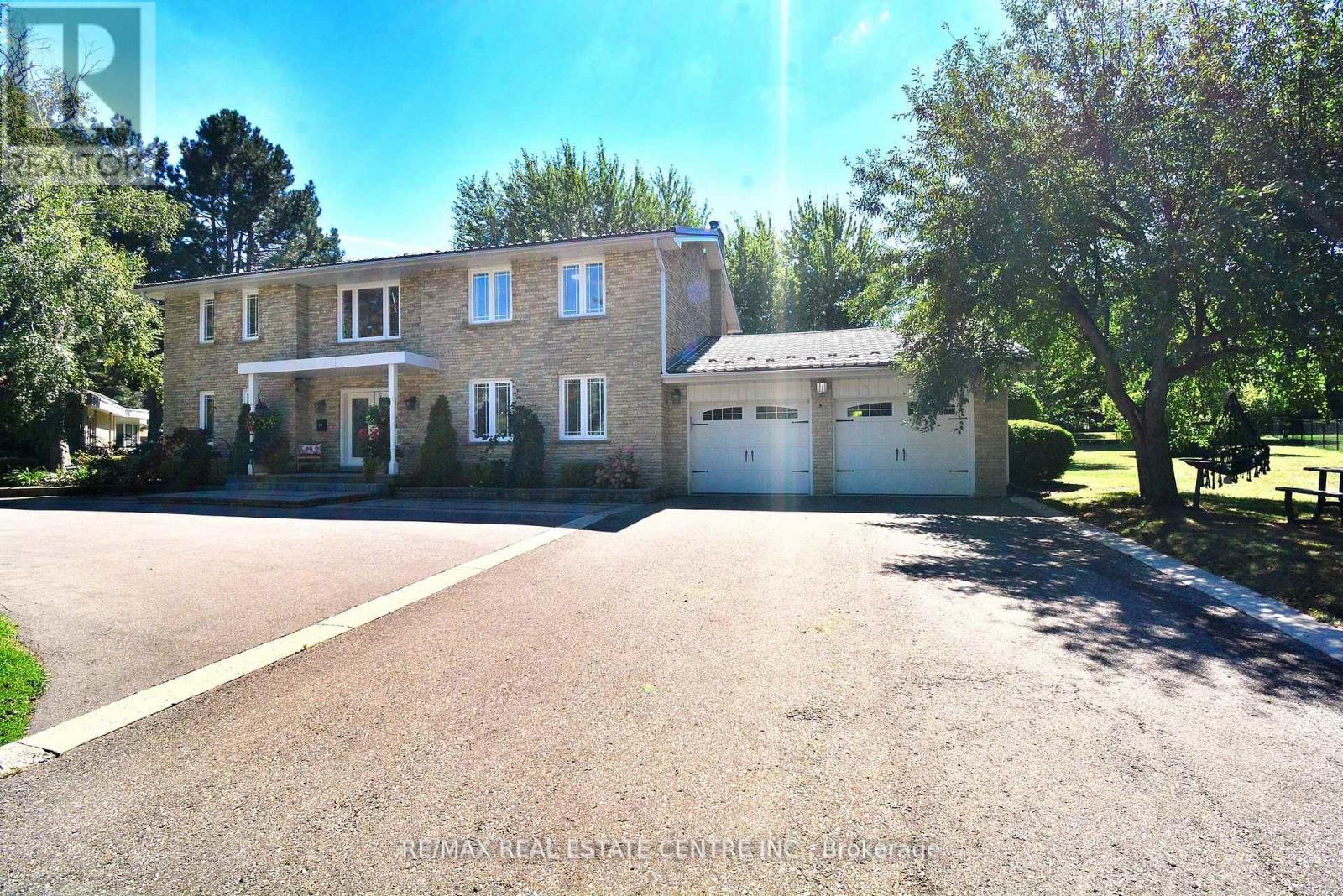 17 Crescent Hill Drive S, Brampton, Ontario  L6S 2P4 - Photo 2 - W12383827