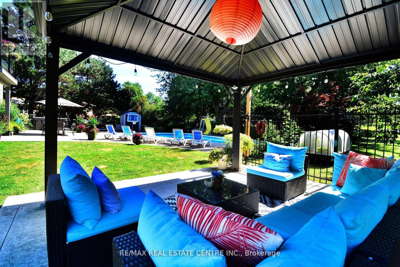 17 Crescent Hill Drive S, Brampton, Ontario  L6S 2P4 - Photo 8 - W12383827