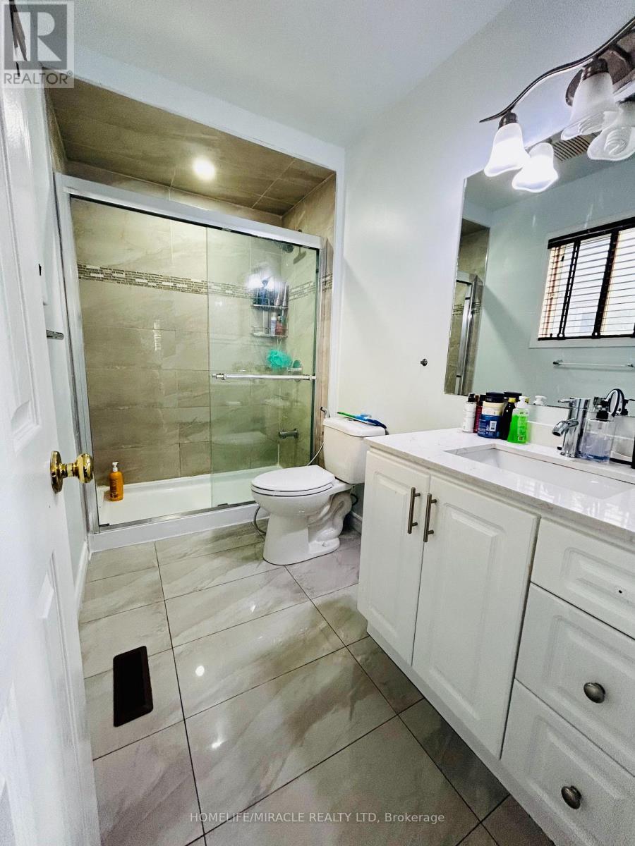 Upper - 3035 Dalehurst Drive, Mississauga, Ontario  L5N 6M8 - Photo 12 - W12588598