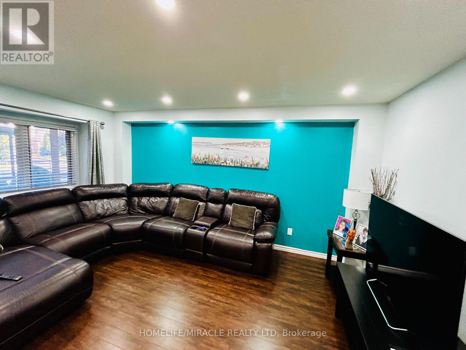 Upper - 3035 Dalehurst Drive, Mississauga, Ontario  L5N 6M8 - Photo 2 - W12588598