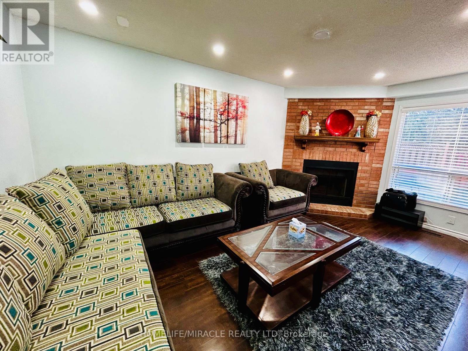 Upper - 3035 Dalehurst Drive, Mississauga, Ontario  L5N 6M8 - Photo 4 - W12588598