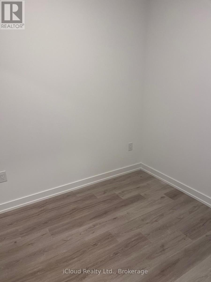 316 - 395 Square One Drive, Mississauga, Ontario  L5B 0C5 - Photo 10 - W12588606