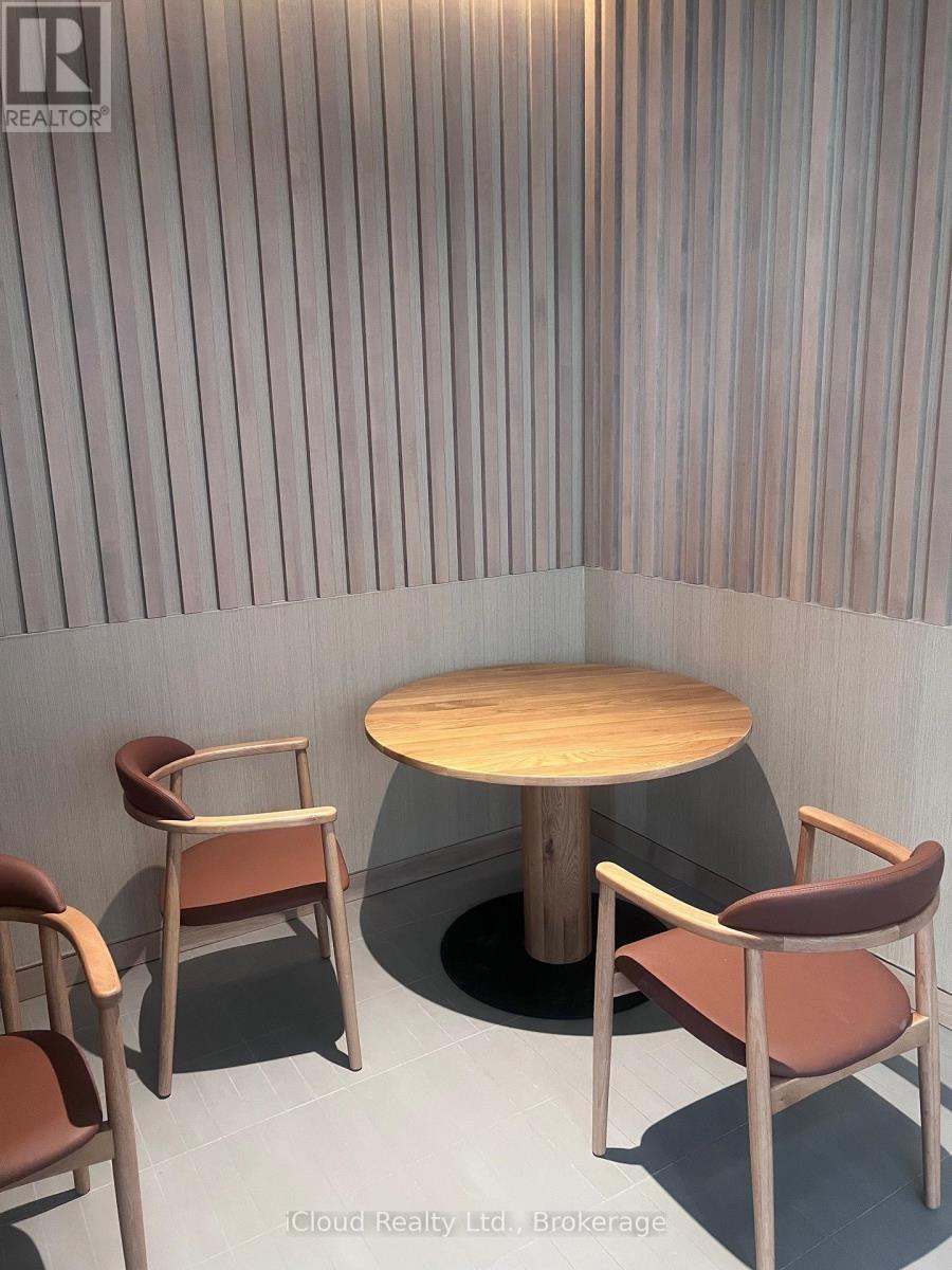 316 - 395 Square One Drive, Mississauga, Ontario  L5B 0C5 - Photo 13 - W12588606