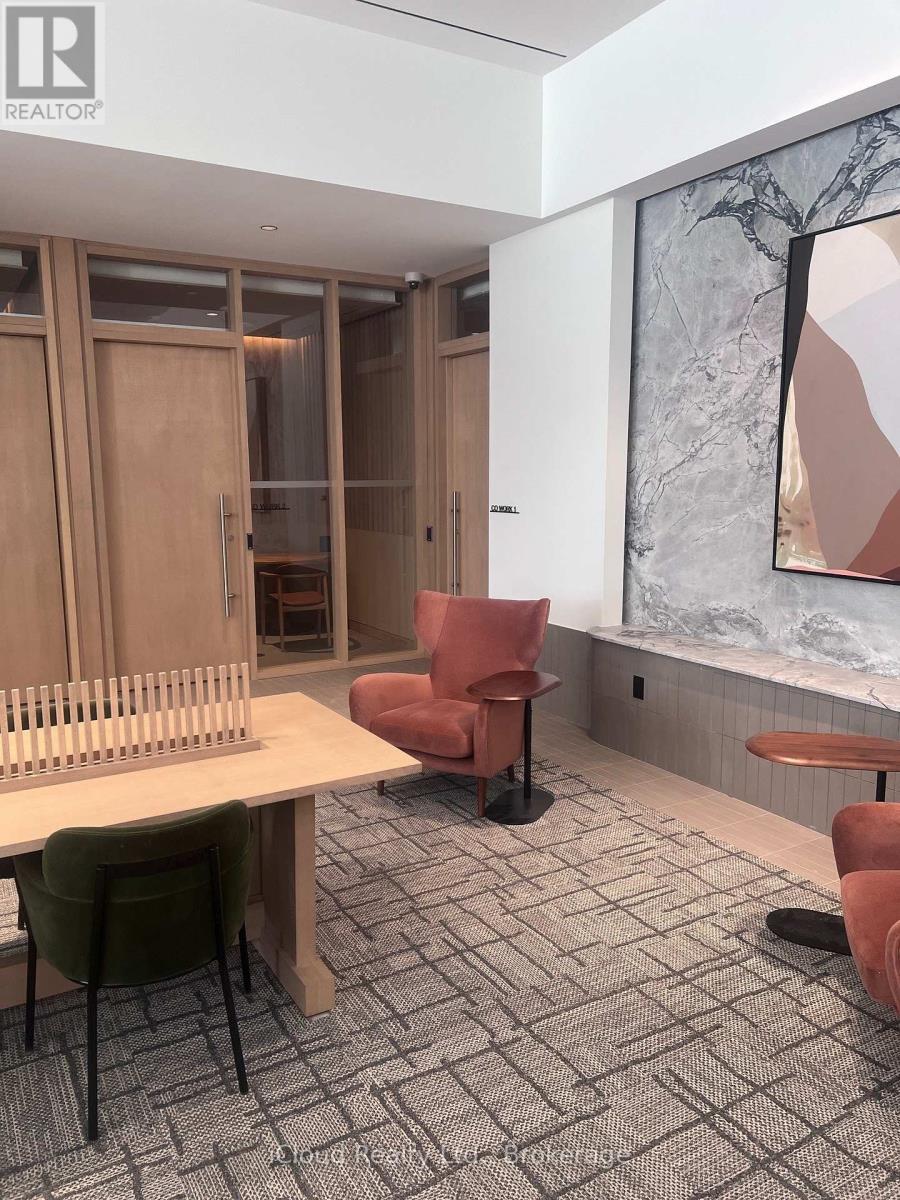 316 - 395 Square One Drive, Mississauga, Ontario  L5B 0C5 - Photo 16 - W12588606