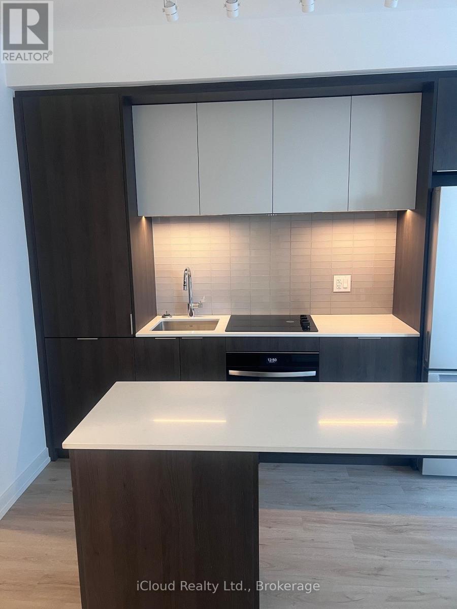 316 - 395 Square One Drive, Mississauga, Ontario  L5B 0C5 - Photo 4 - W12588606