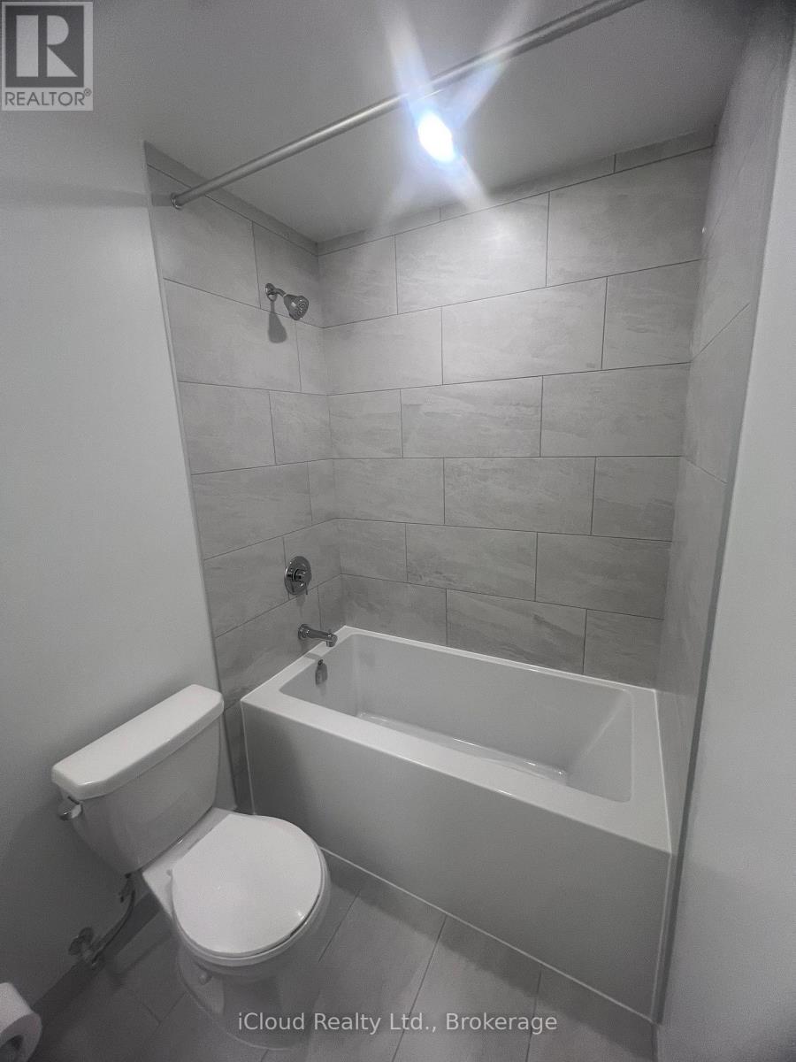 316 - 395 Square One Drive, Mississauga, Ontario  L5B 0C5 - Photo 7 - W12588606