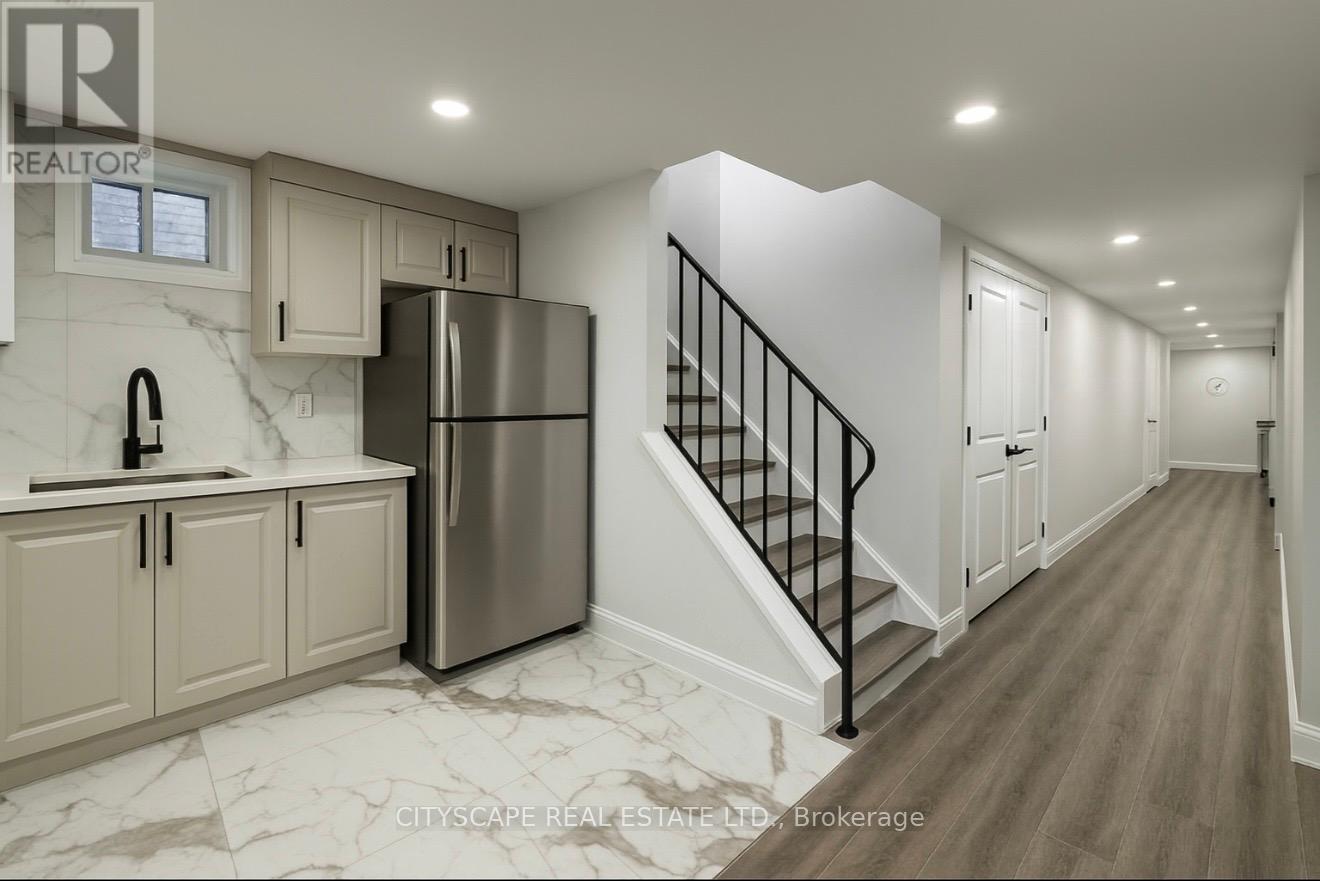 5582 Meadowcrest Avenue, Mississauga, Ontario  L5M 0V1 - Photo 6 - W12588632