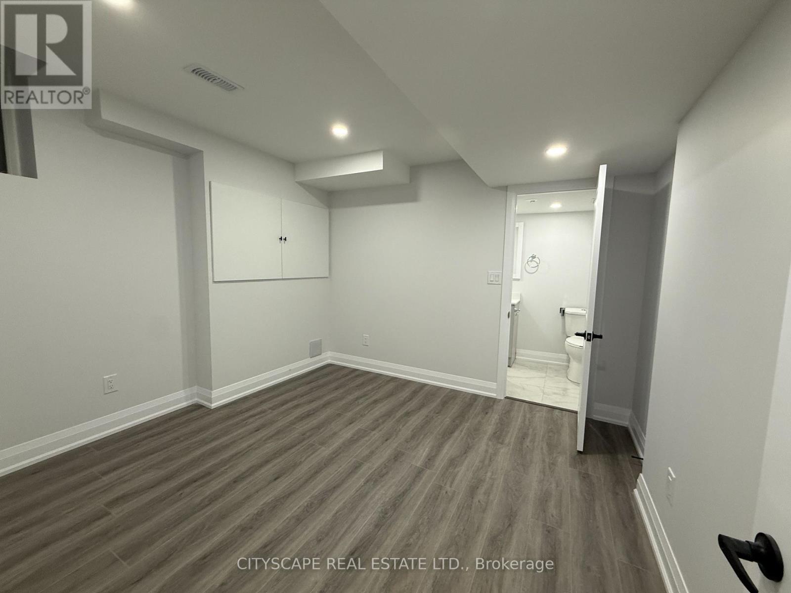 5582 Meadowcrest Avenue, Mississauga, Ontario  L5M 0V1 - Photo 7 - W12588632