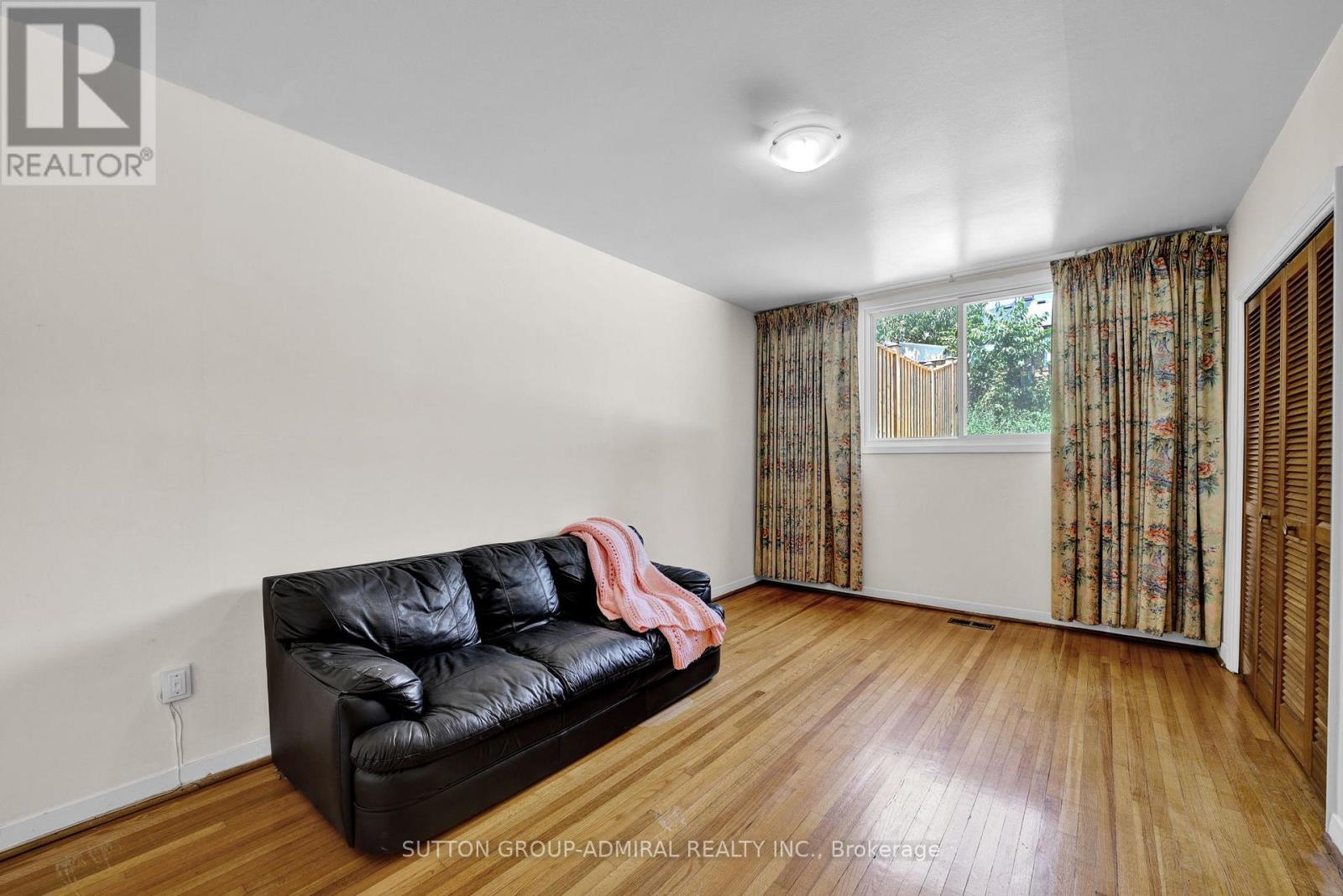 38 Frankton Crescent, Toronto, Ontario  M3J 1C1 - Photo 17 - W12433072