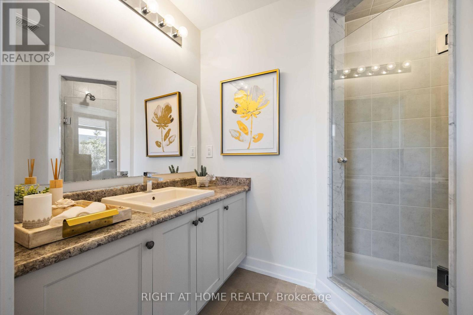 50 Troon Avenue, Vaughan, Ontario  L6A 4Z2 - Photo 5 - N12588642