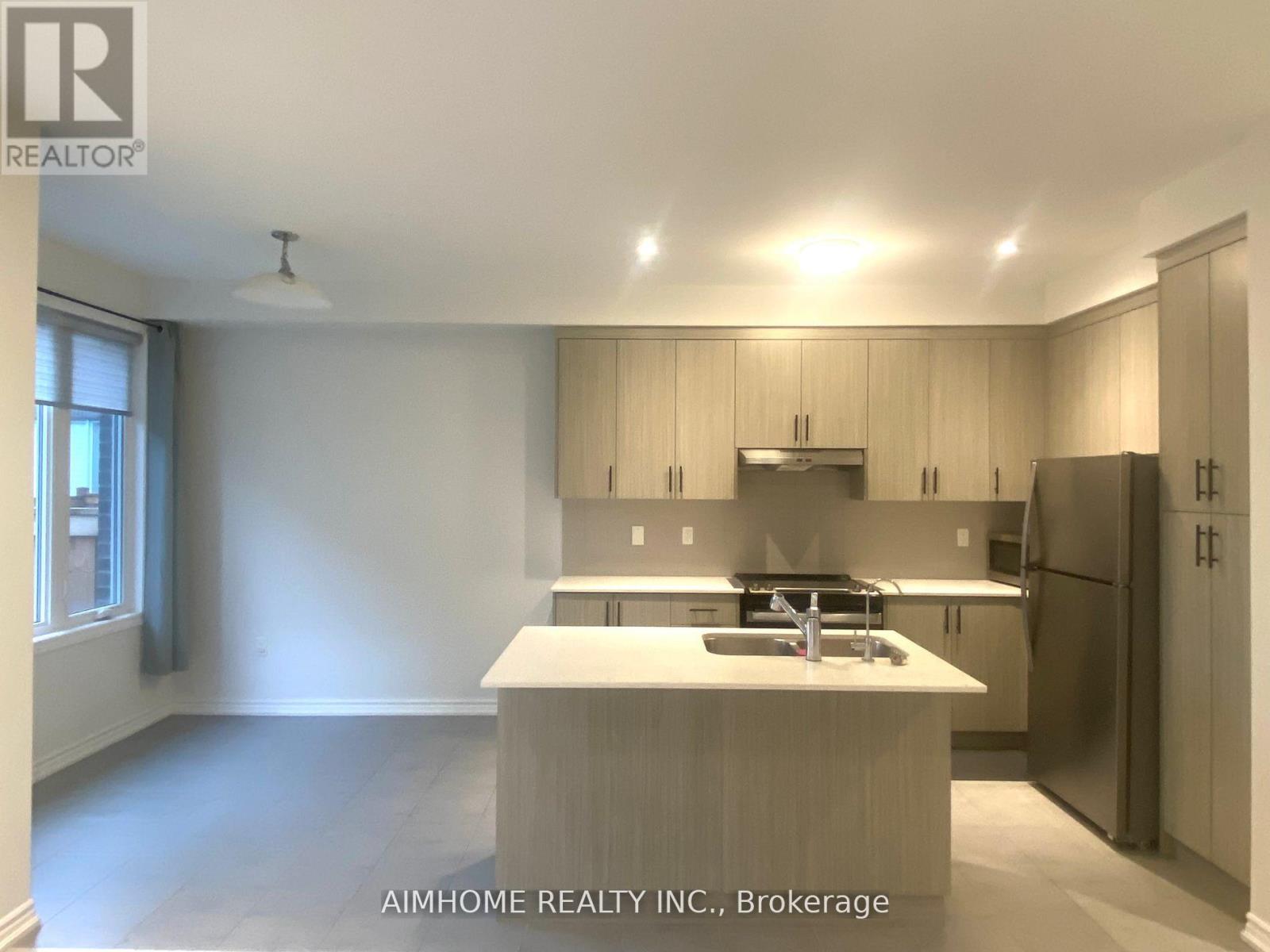 168 Tempel Street, Richmond Hill, Ontario  L4E 1J2 - Photo 13 - N12588644