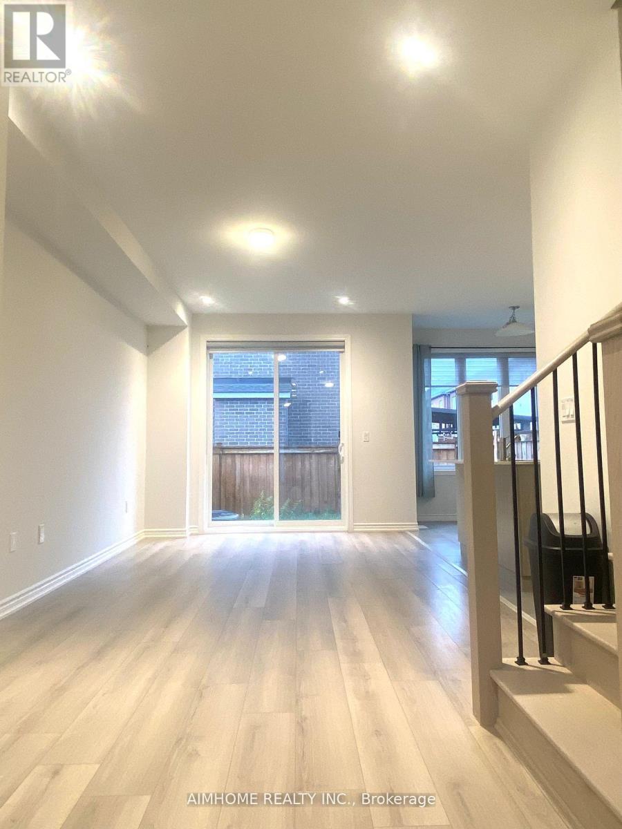 168 Tempel Street, Richmond Hill, Ontario  L4E 1J2 - Photo 14 - N12588644